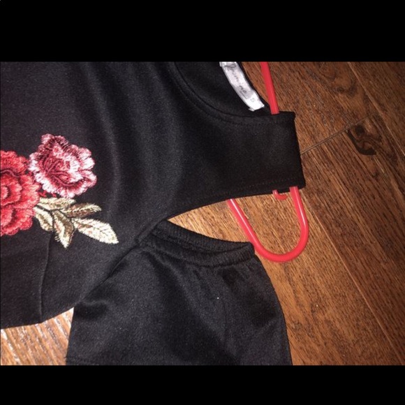 Short off the shoulder dress - Picture 2 of 5